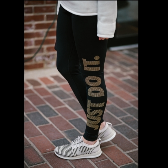 💰3/$30Nike Pro leggings - Picture 1 of 7